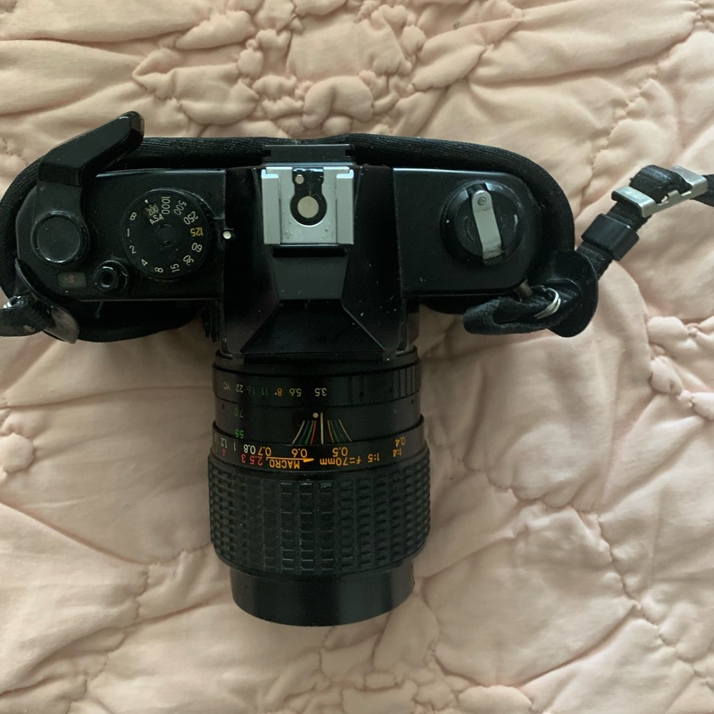 Vintage Yashica FX-3 Super 2000  35 mm camera with 25-70 lens.